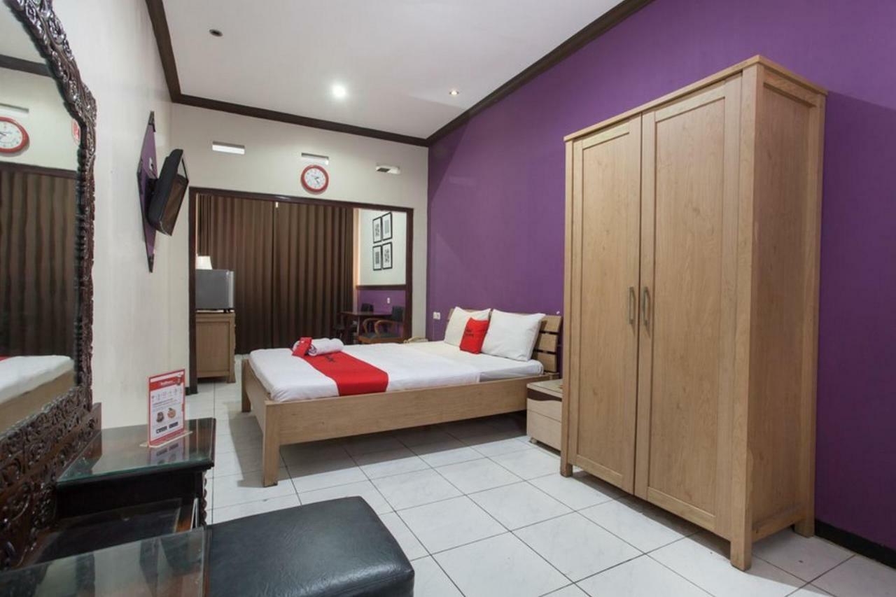 Отель Reddoorz @ Urip Sumoharjo Сурабая Экстерьер фото
